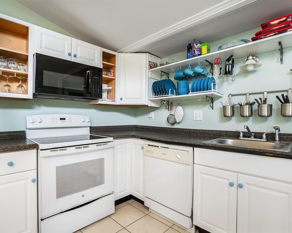 Photo of 1680 SW 84th Avenue, Davie, FL 33324 (MLS # B26041220)