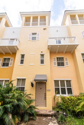2326 VINTAGE CIR, LIGHTHOUSE POINT, FL 33064 - Image ffb4e5d2883a603d043c145a5d7e5b71/3105954338