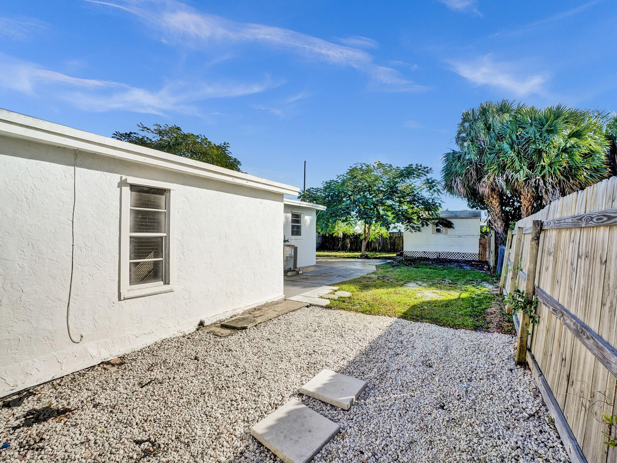 Bahama Heights 02 - Residential