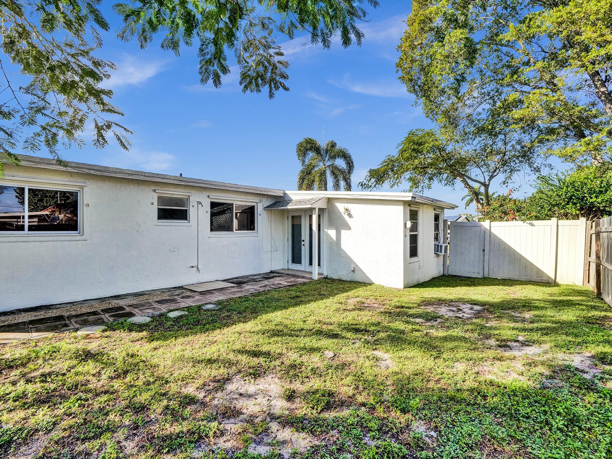 Bahama Heights 02 - Residential