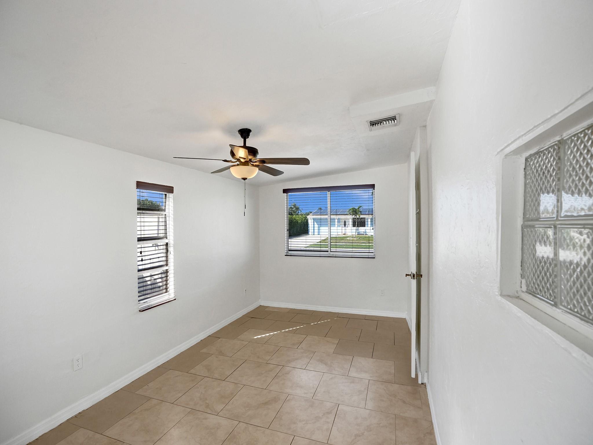 Bahama Heights 02 - Residential