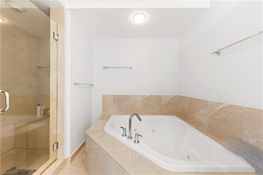 Landings at Las Olas - Residential
