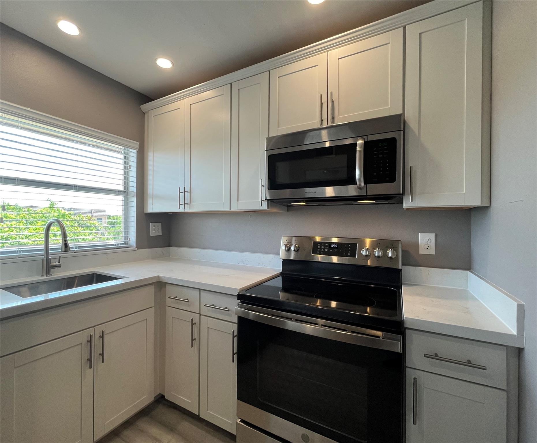 Sunrise Lakes 114-Condo - Residential