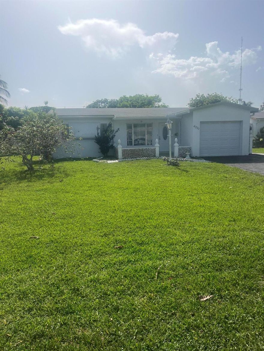 :Spacious 2-bedroom 2 bath home located in a quiet community nearby restaurants, shops and easy access major highways. Enjoy your peaceful spacious backyard. The home features a 2-drive way, den converted to 3rd bedroom, HURRICANE IMPACT WINDOWS THROUGHOUT, newer roof is been added and AC in 2019. Great potential. Easy to show 24-hour notice. Buyer will get $10,000 Seller's credit at closing for asking price