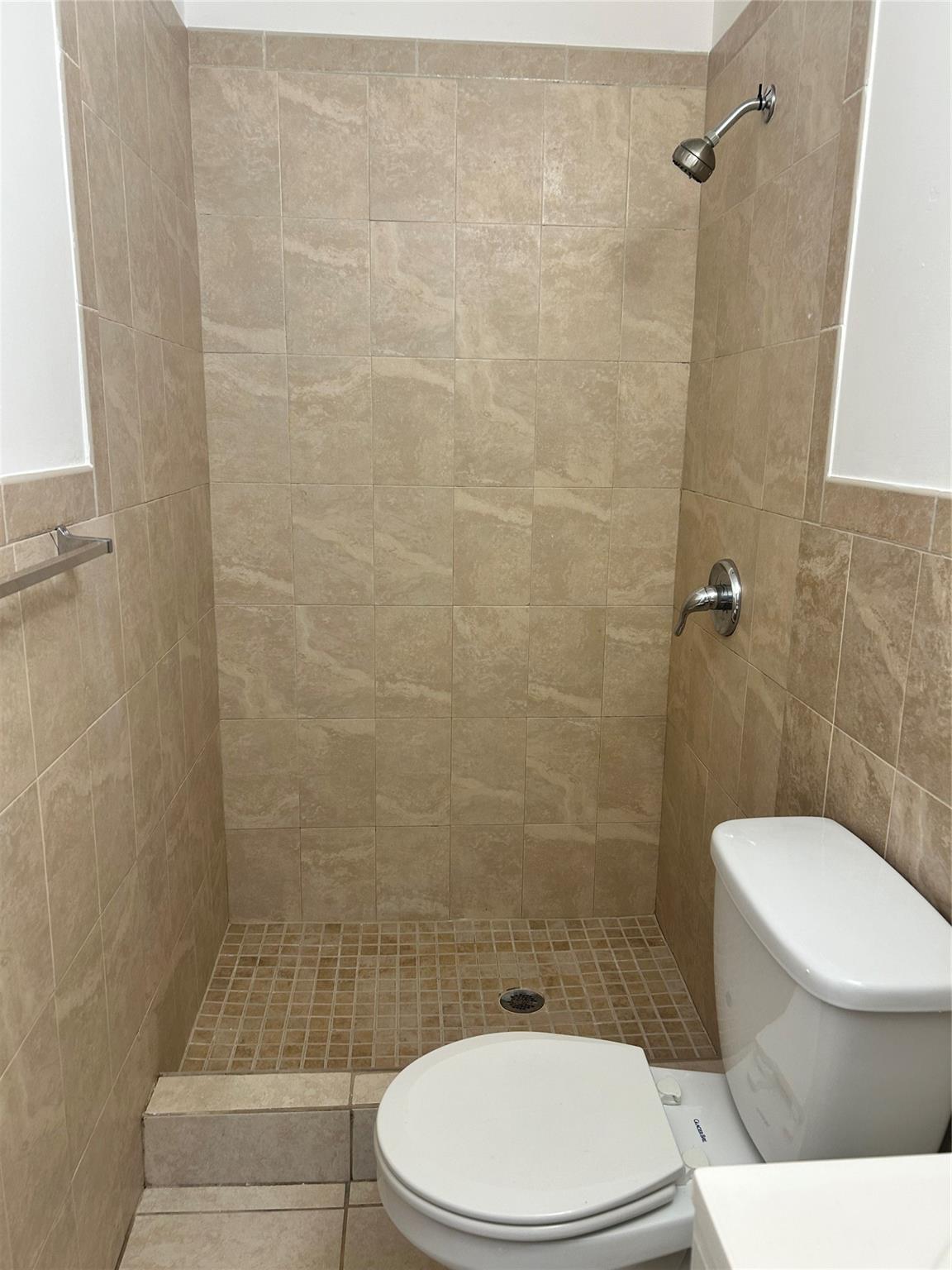 Hallandale Park 3 6-7 B - Residential Lease