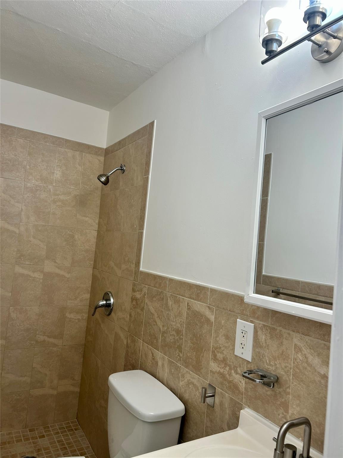Hallandale Park 3 6-7 B - Residential Lease