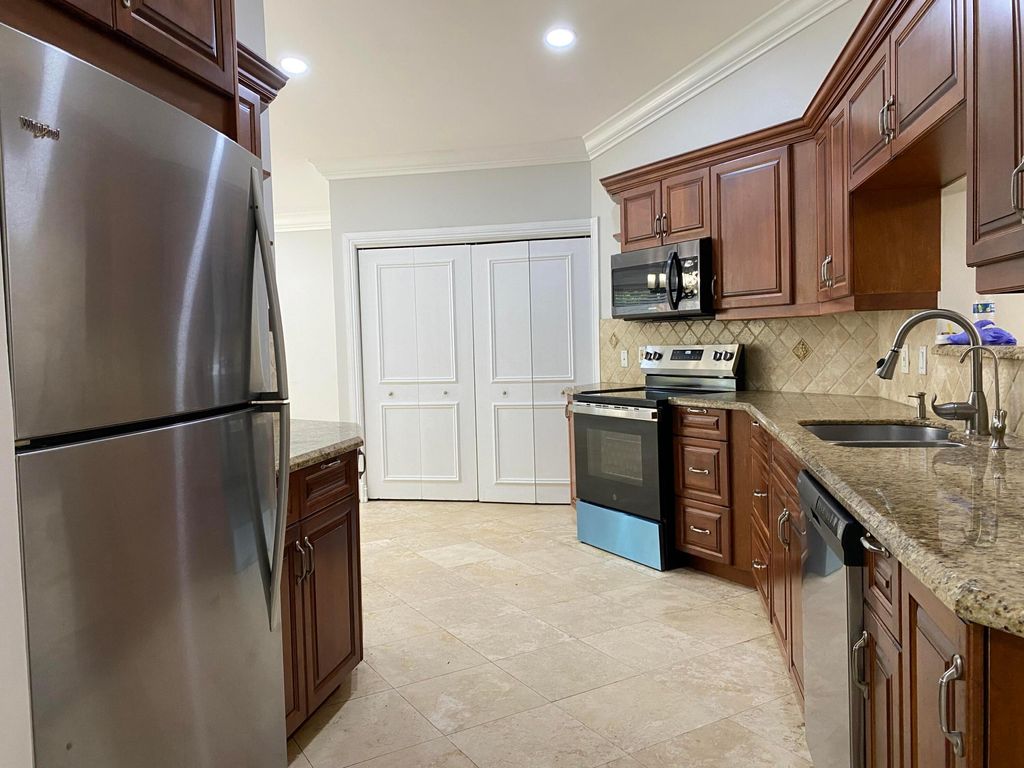 Photo of 88 Buxton Lane, Boynton Beach, FL 33426 (MLS # B26030181)