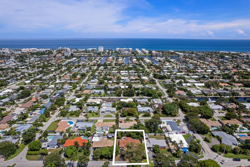 Photo of 916 SE 12TH Avenue, Deerfield Beach, FL 33441 (MLS # B26073624)