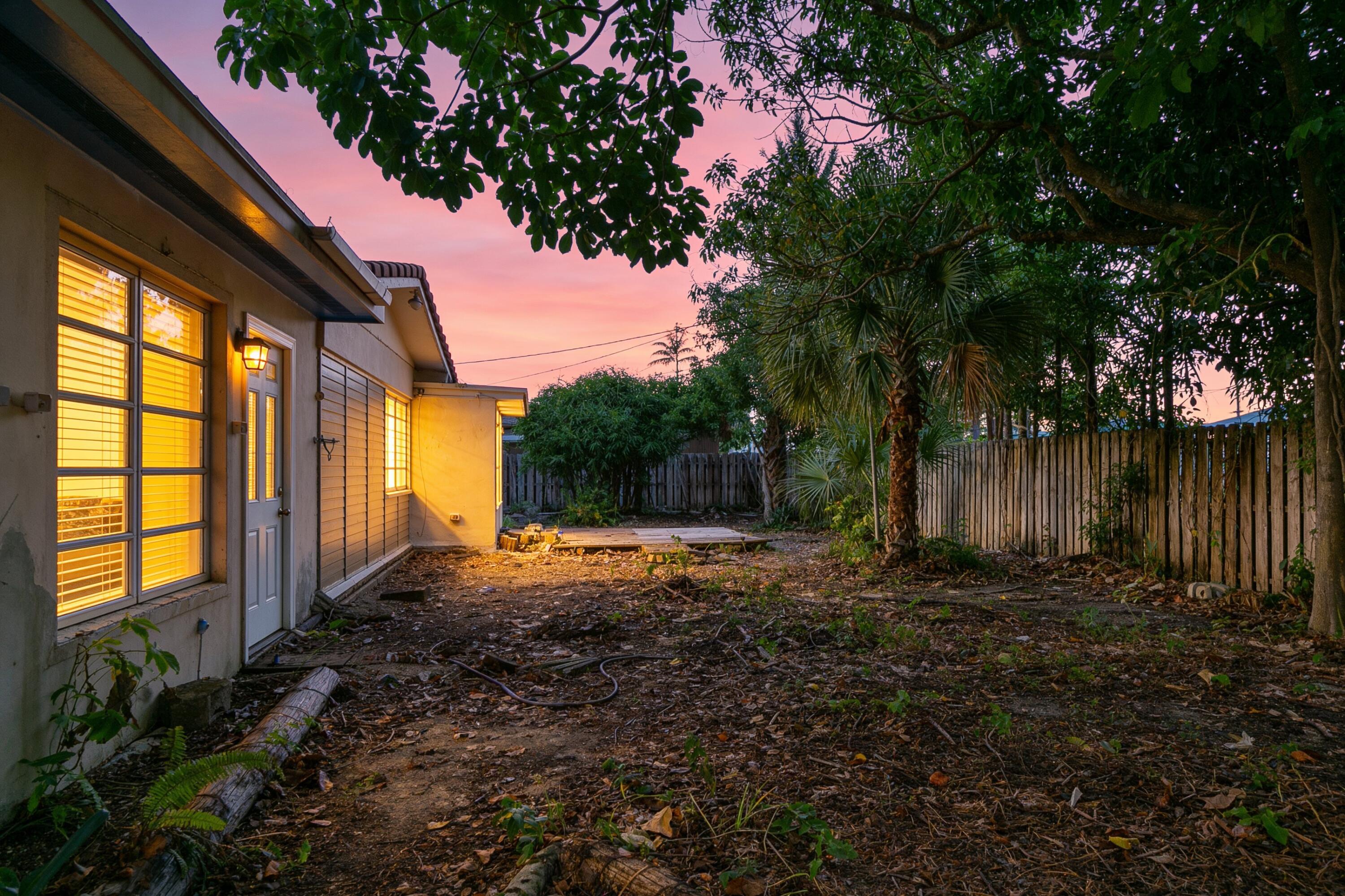 916 SE 12TH Avenue