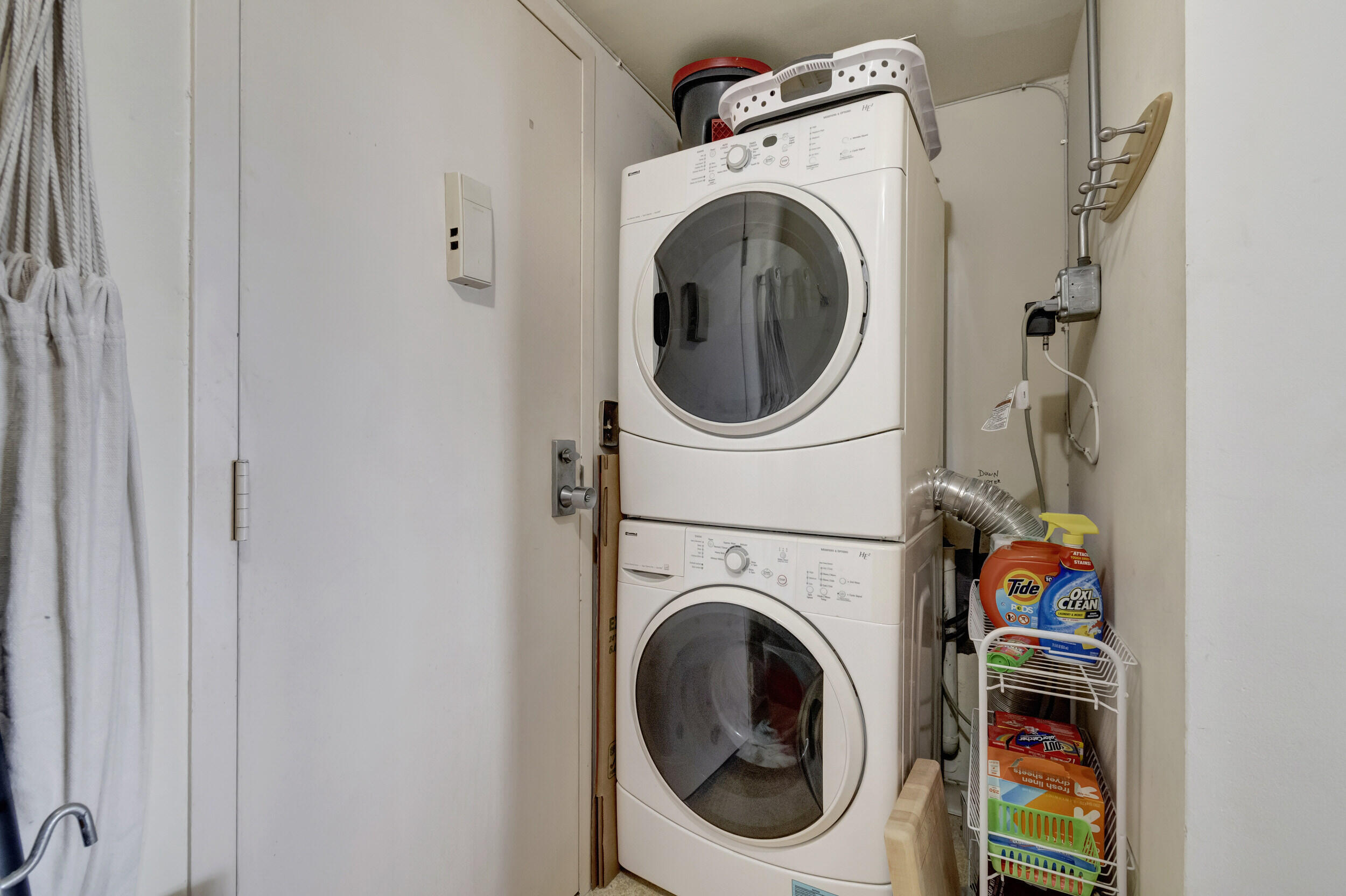 MAYFAIR HOUSE CONDO - Residential