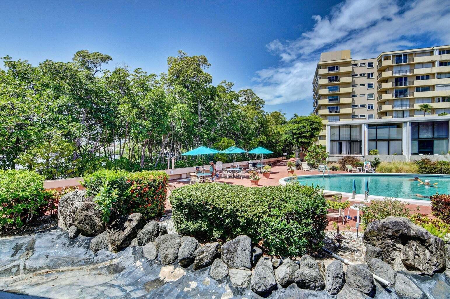 MAYFAIR HOUSE CONDO - Residential