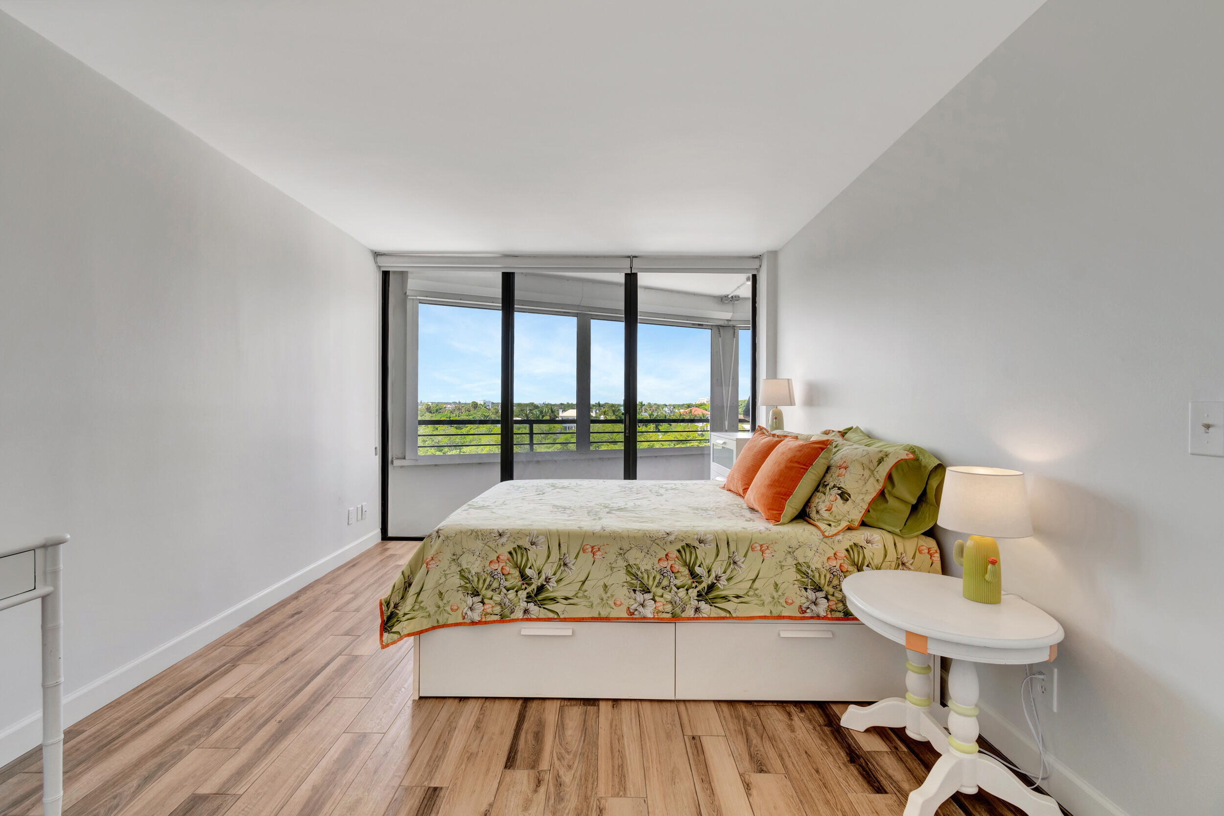 MAYFAIR HOUSE CONDO - Residential