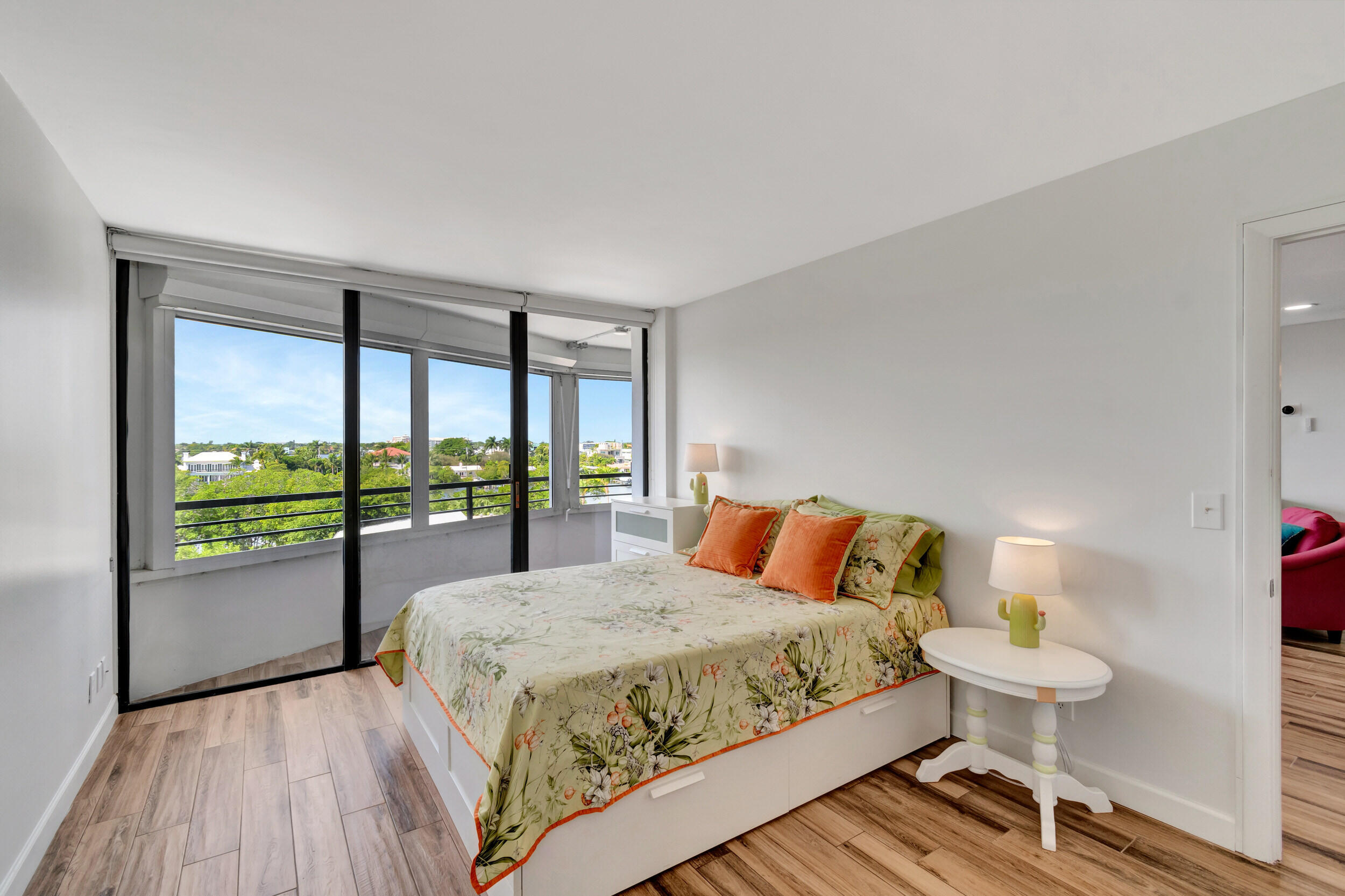 MAYFAIR HOUSE CONDO - Residential