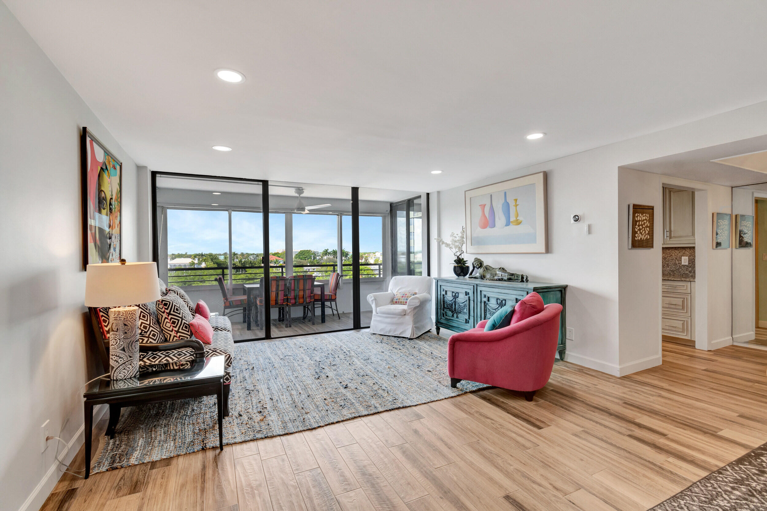 MAYFAIR HOUSE CONDO - Residential