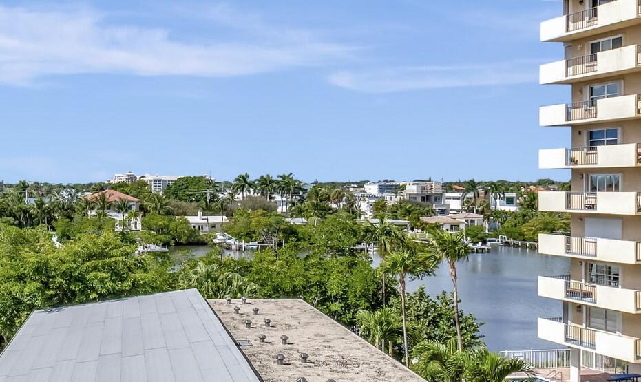 MAYFAIR HOUSE CONDO - Residential