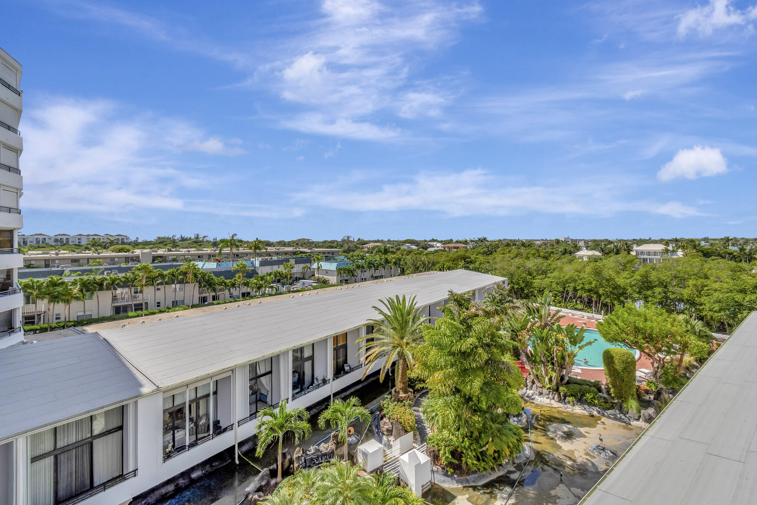 MAYFAIR HOUSE CONDO - Residential