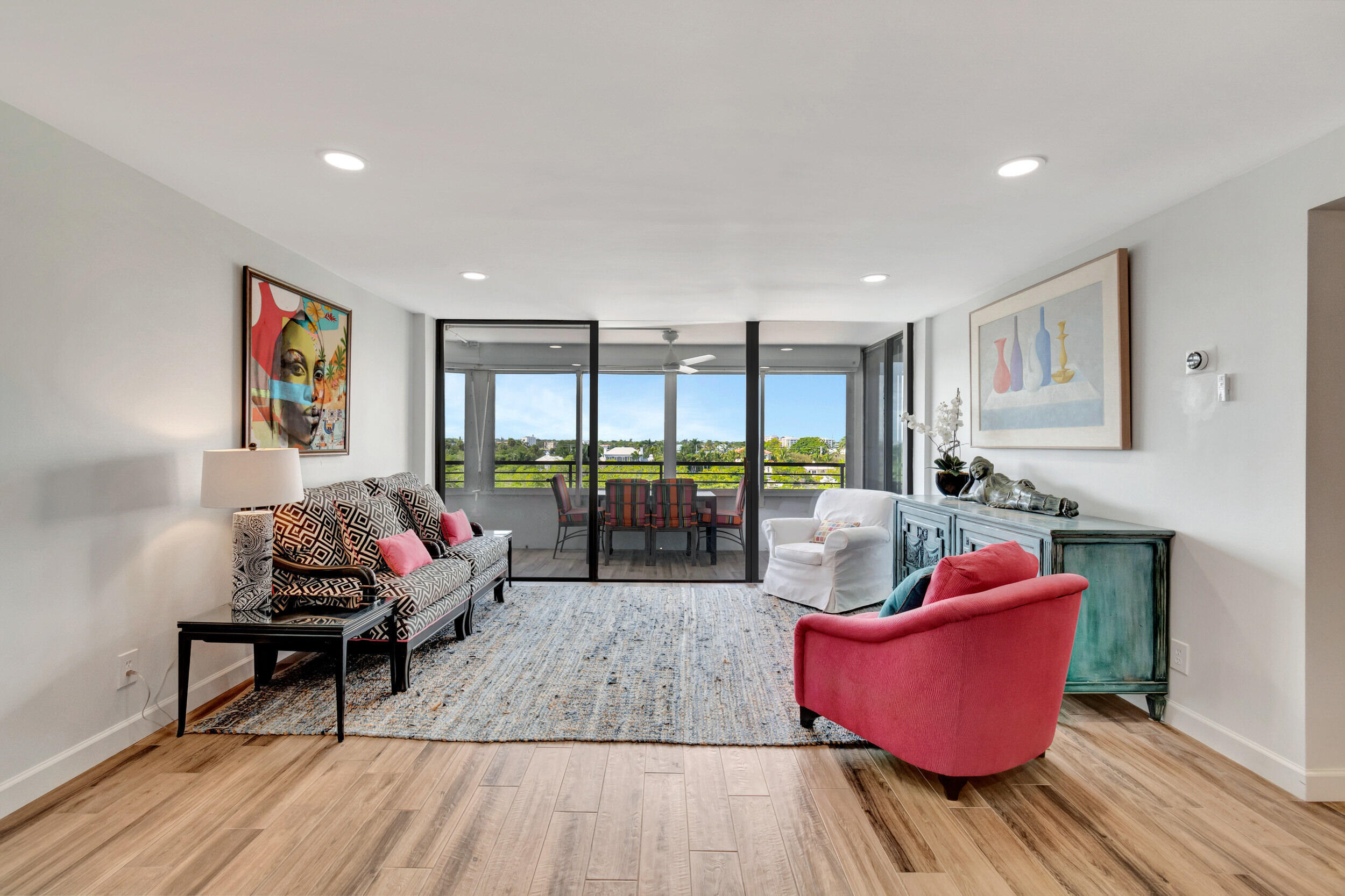 MAYFAIR HOUSE CONDO - Residential