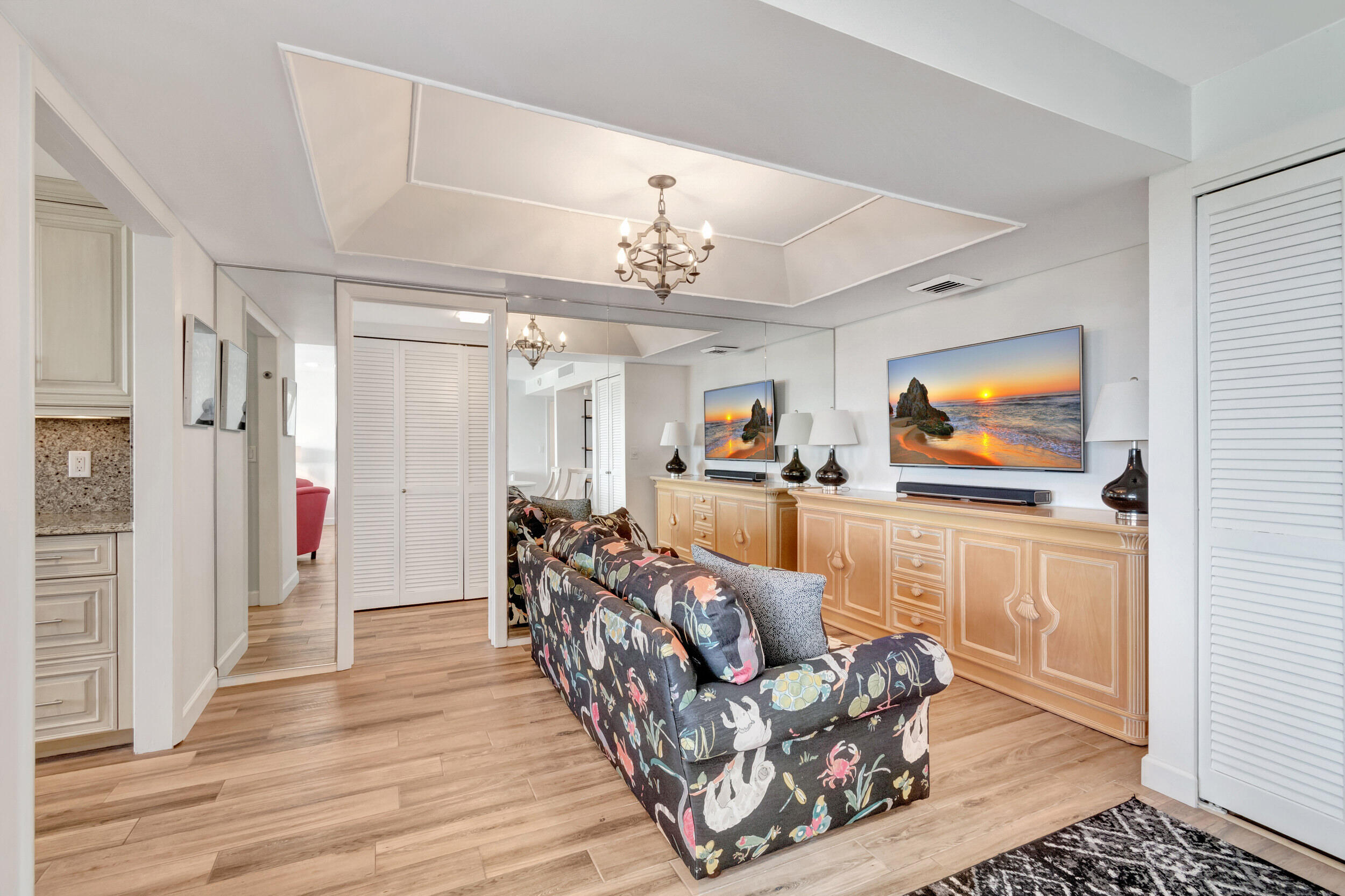 MAYFAIR HOUSE CONDO - Residential