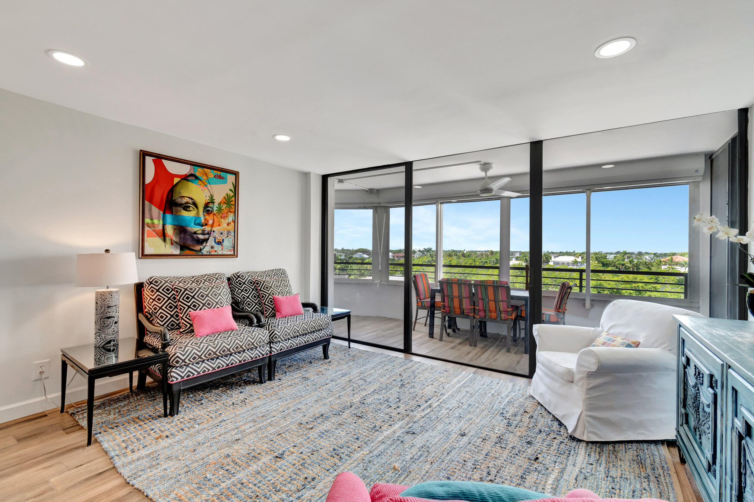 MAYFAIR HOUSE CONDO - Residential