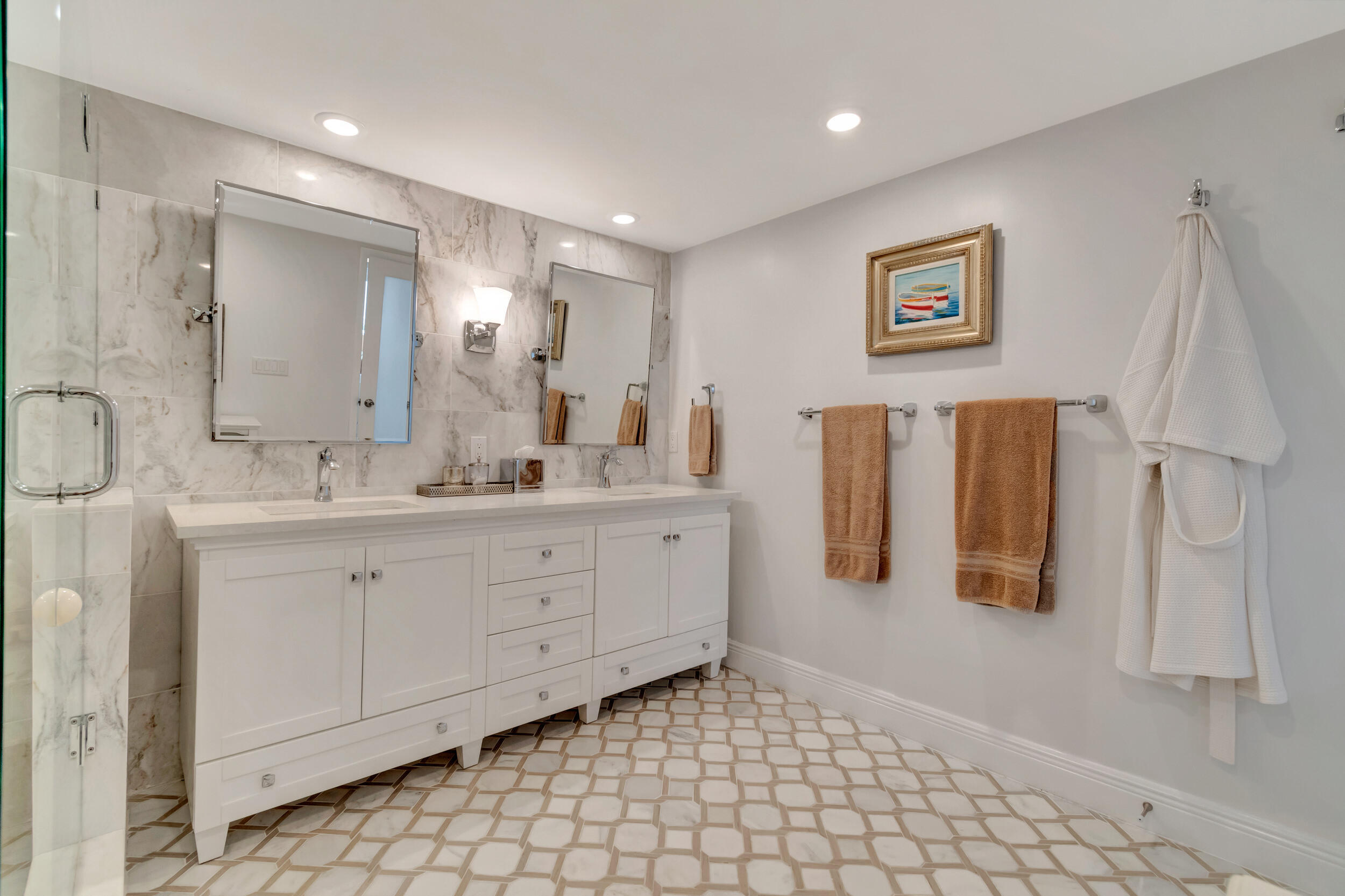 MAYFAIR HOUSE CONDO - Residential