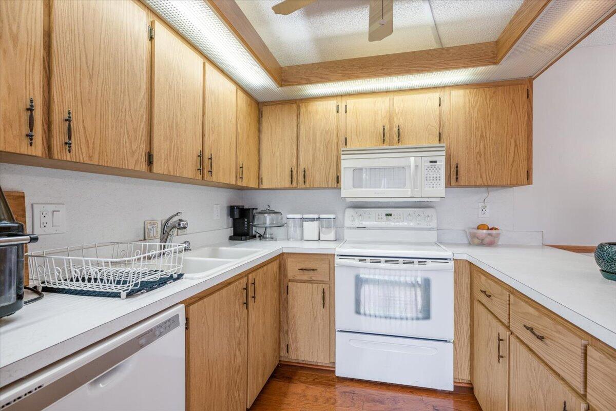 TROPIC VILLAS - Residential