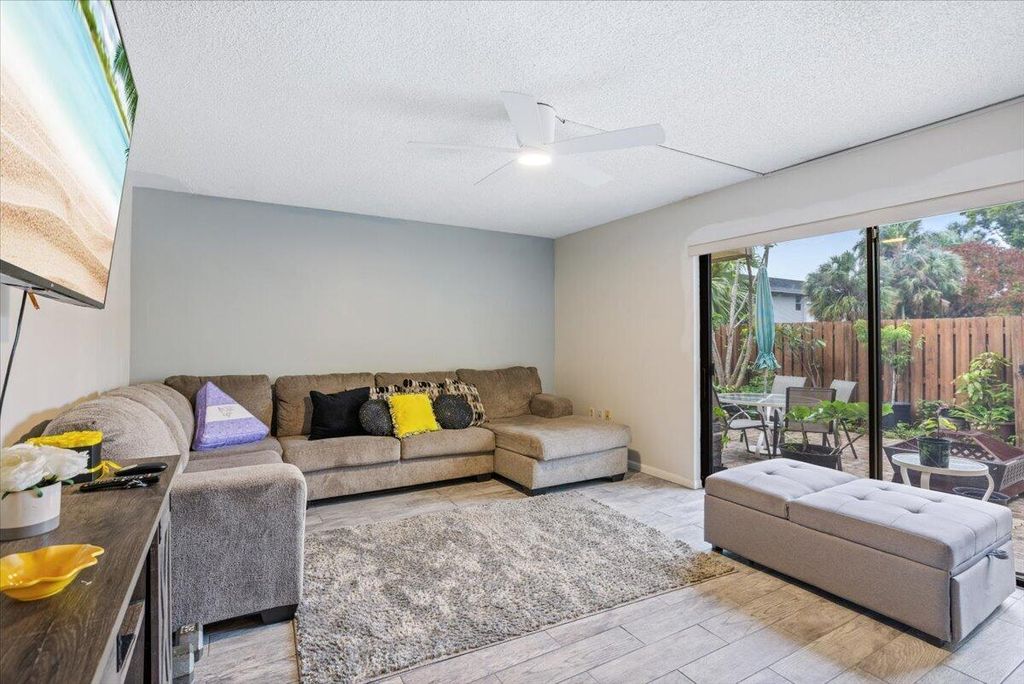 Photo of 1170 6th Avenue #11, Vero Beach, FL 32960 (MLS # B26014331)