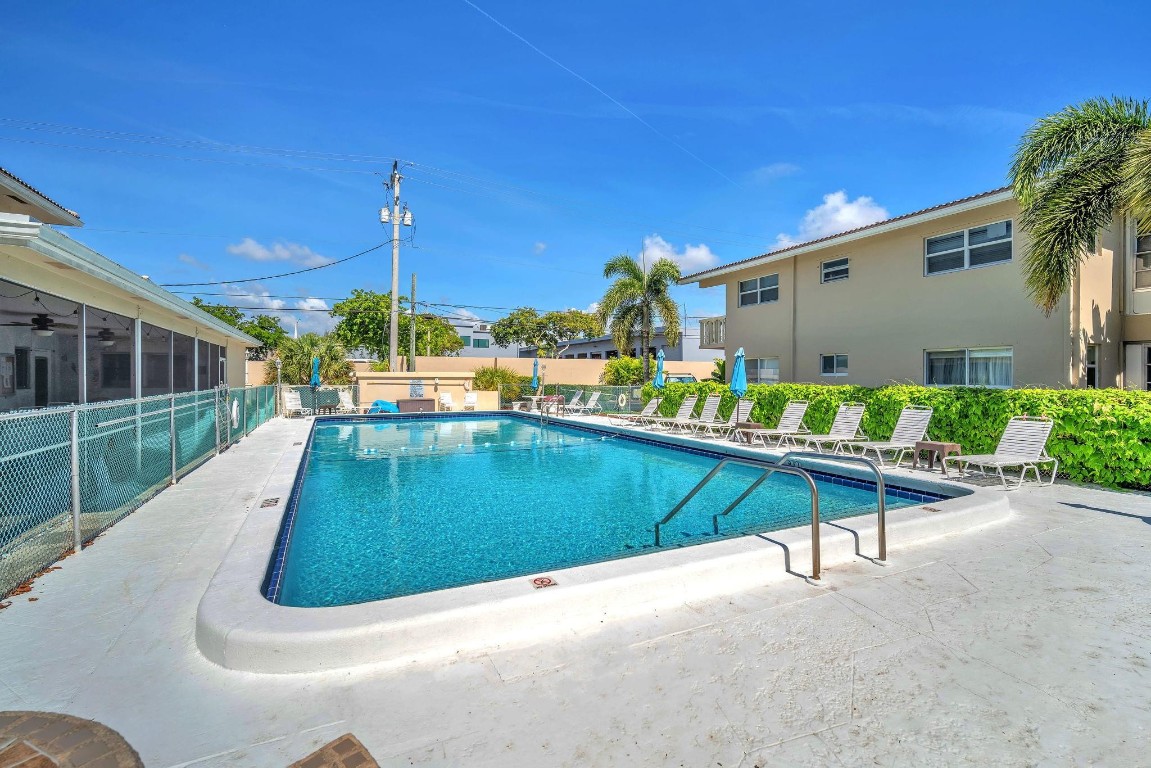 2131 NE 42nd Court 104e