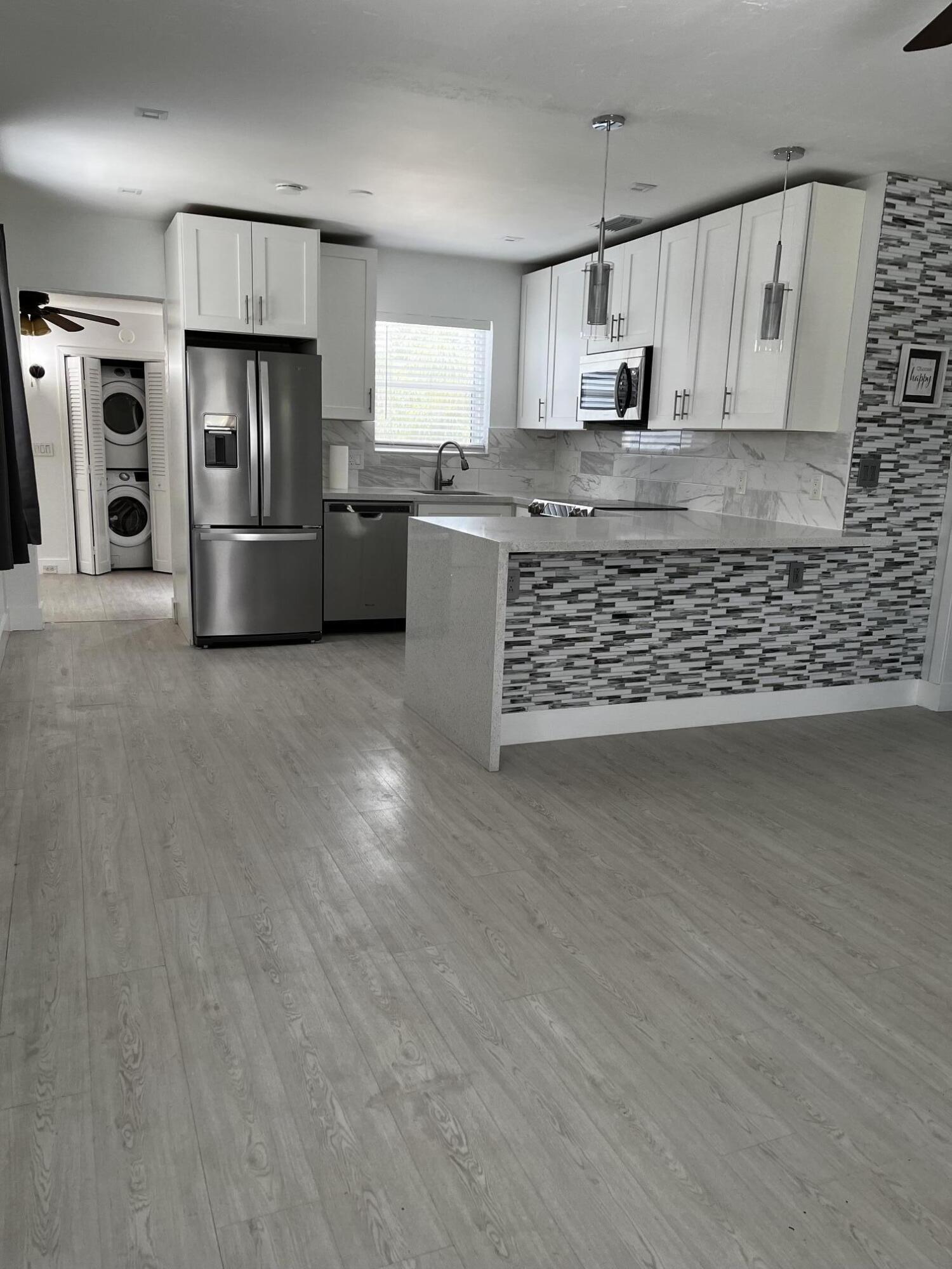 135 SE 5th Avenue