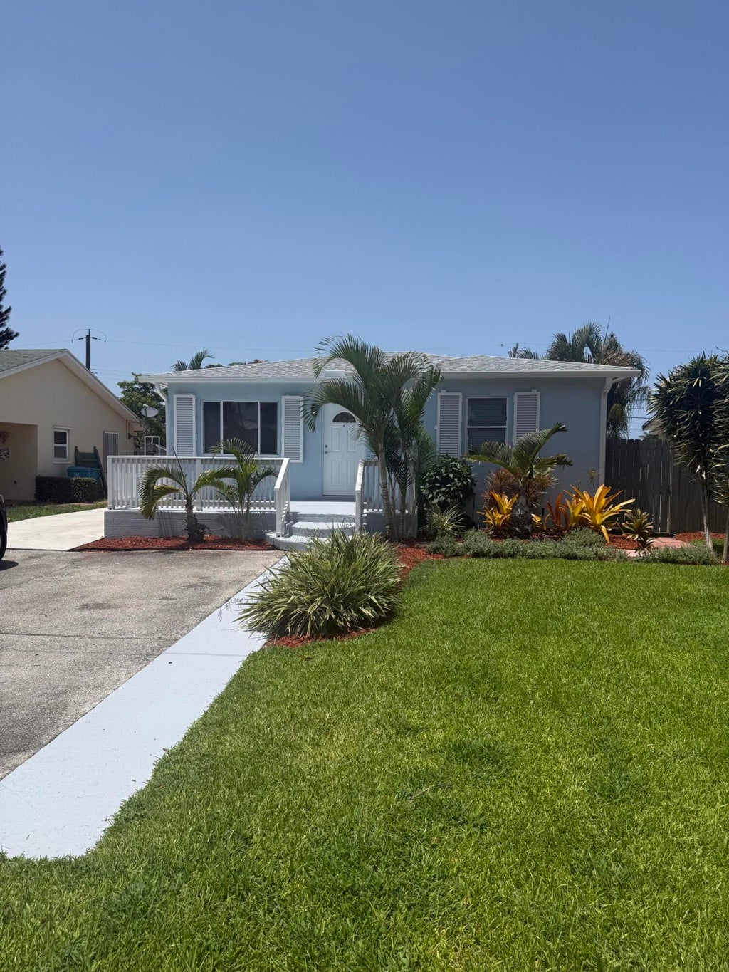 Photo of 135 SE 5th Avenue, Boynton Beach, FL 33435 (MLS # B26055444)