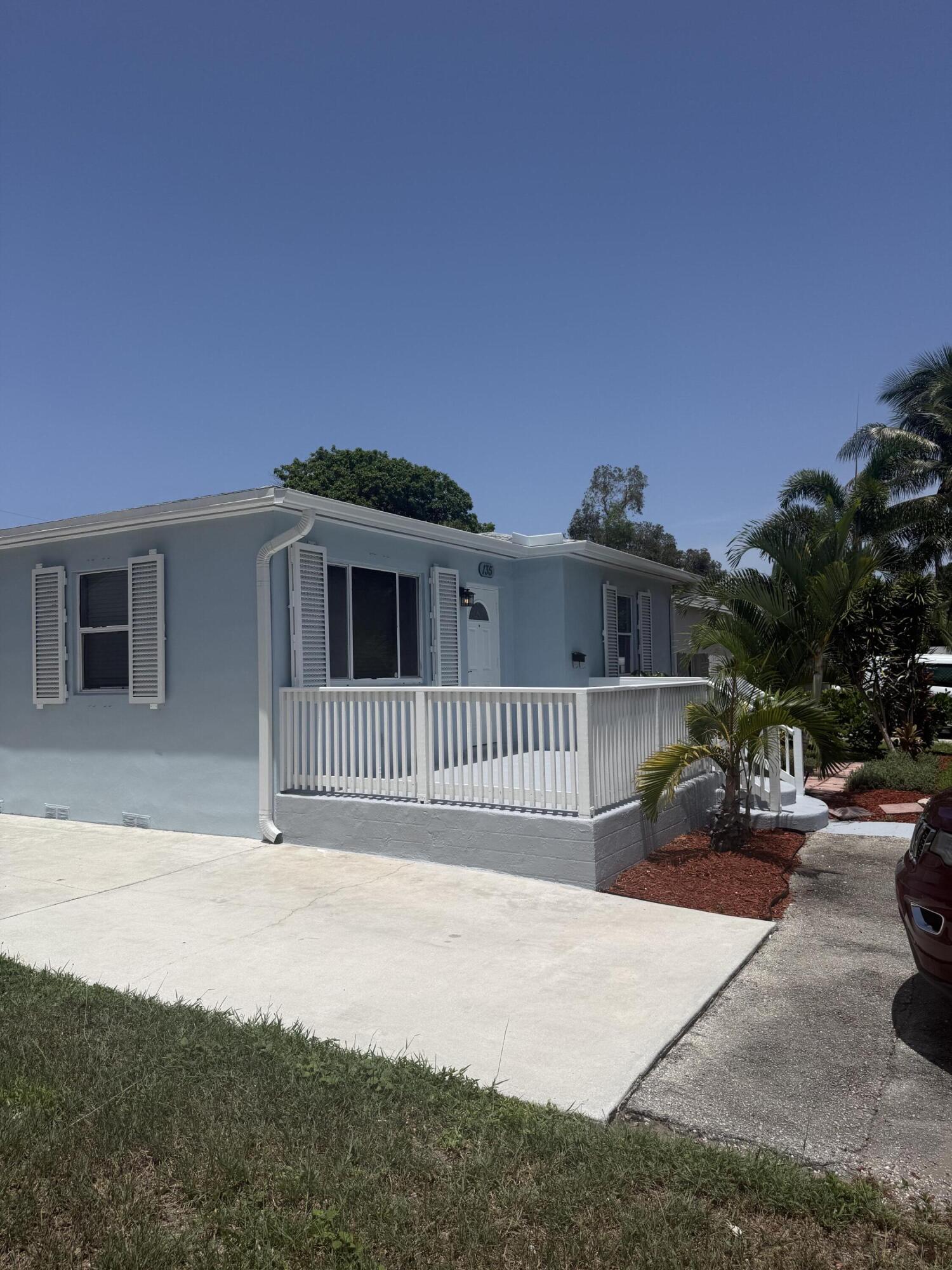 135 SE 5th Avenue