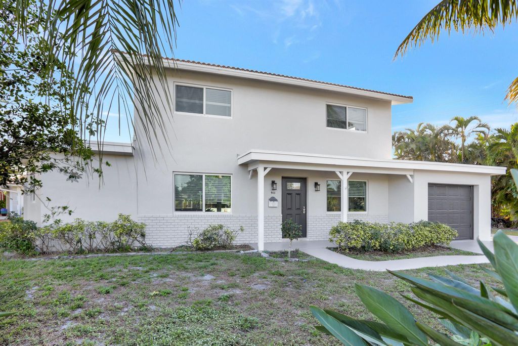 Photo of 900 SW 13th Street, Boca Raton, FL 33486 (MLS # R10976728)