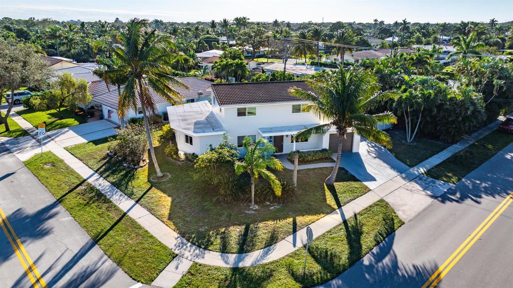 Photo of 900 SW 13th Street, Boca Raton, FL 33486 (MLS # R10976728)