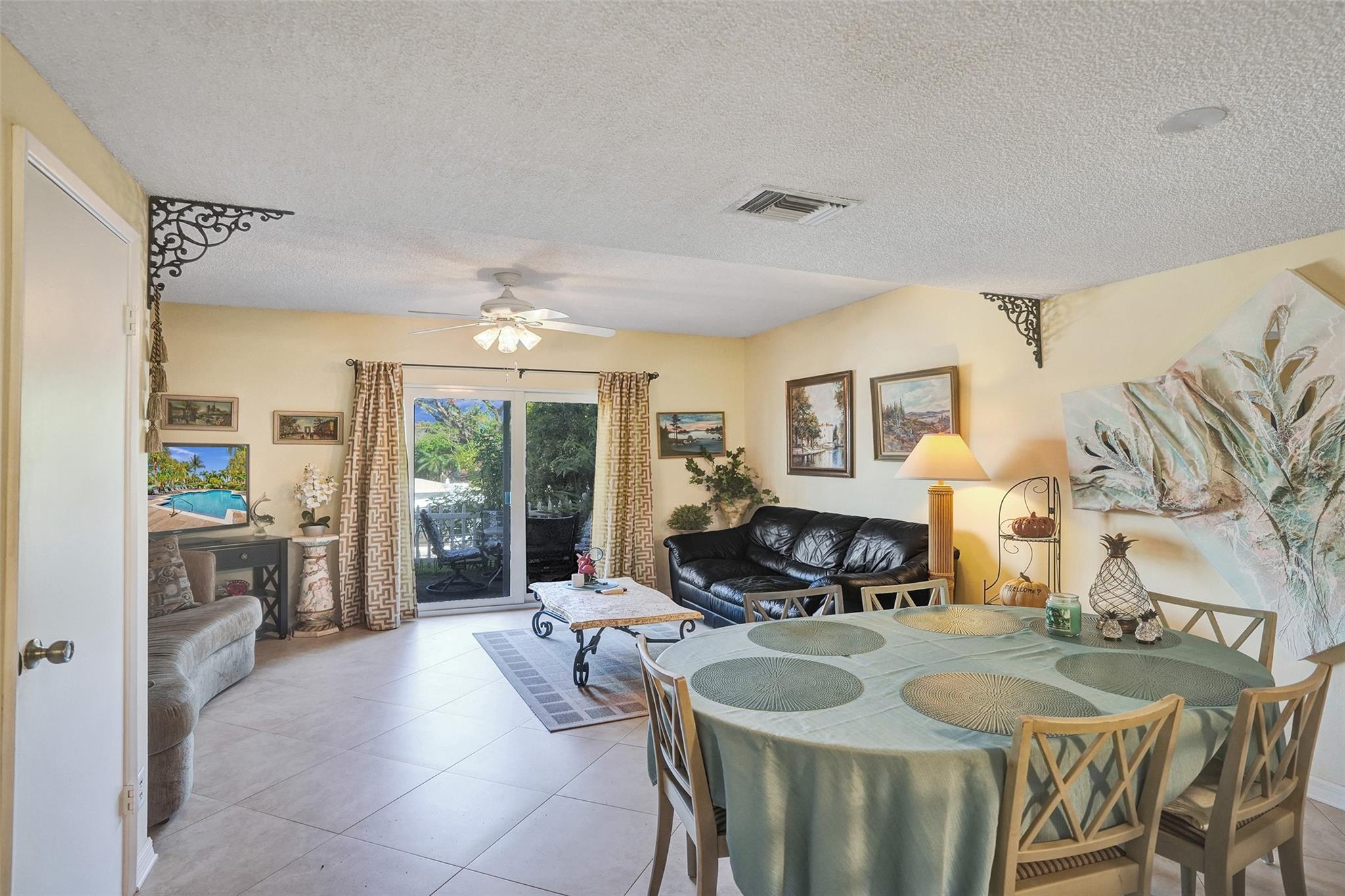 2563 NE 15th St 2563