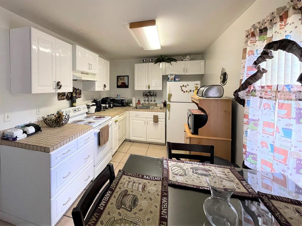 TROPICAL HEIGHTS - Residential