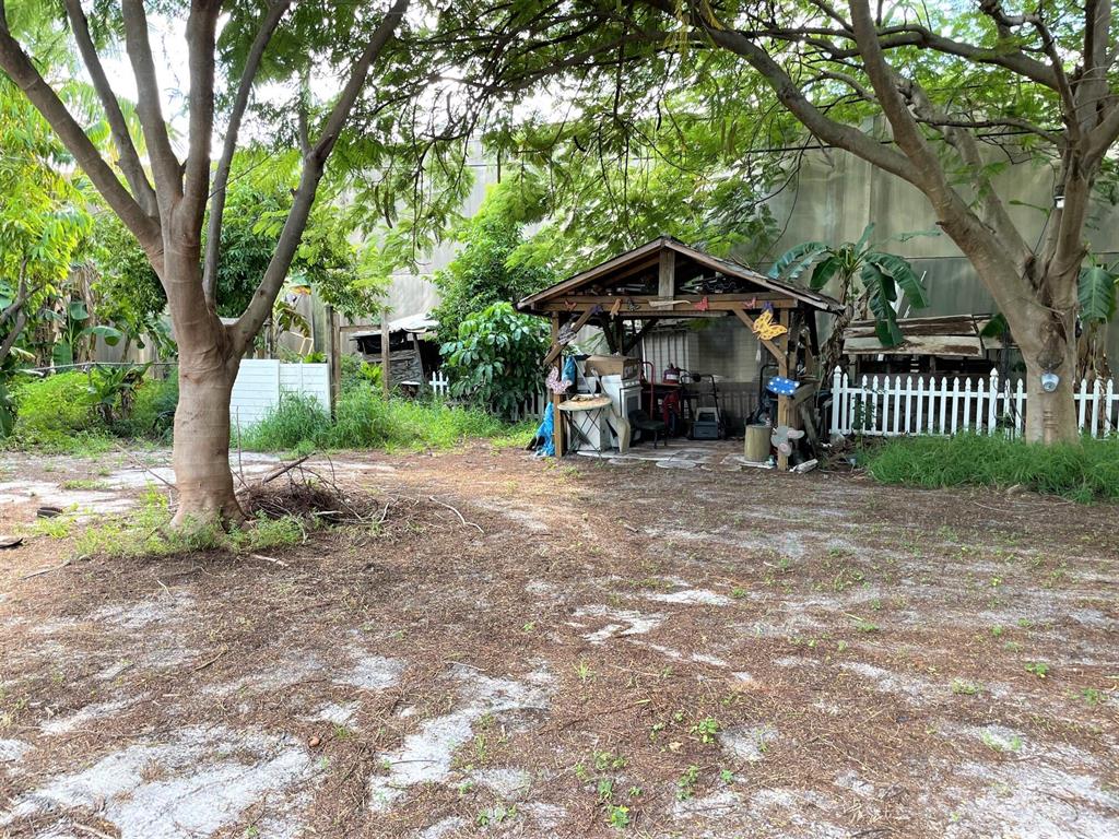 TROPICAL HEIGHTS - Residential