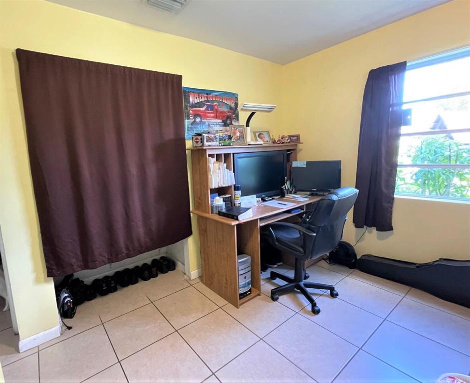 TROPICAL HEIGHTS - Residential