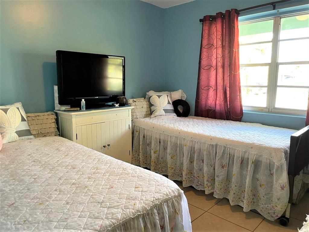 TROPICAL HEIGHTS - Residential