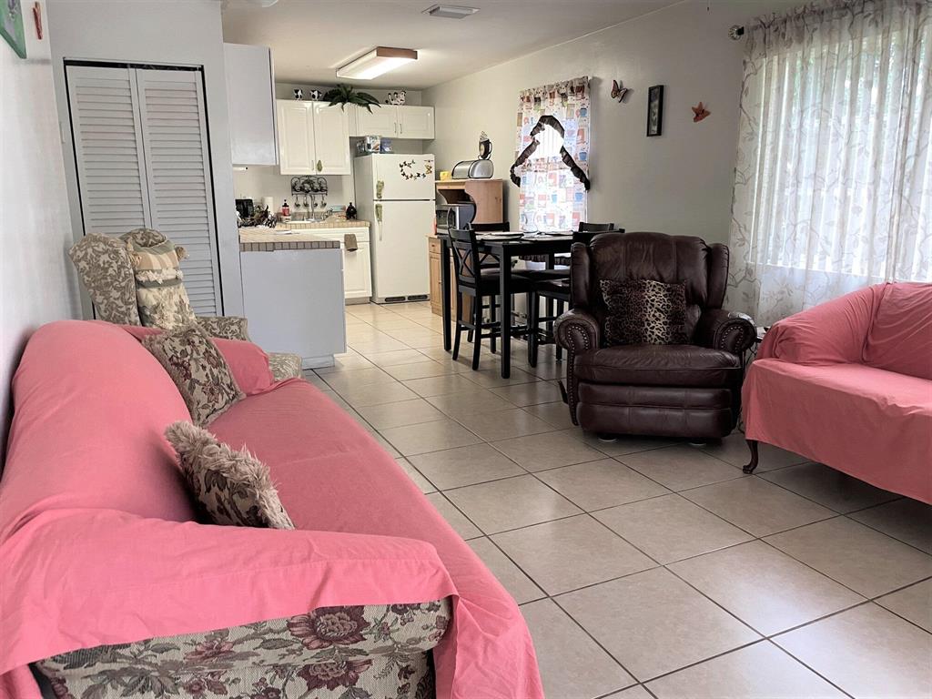 TROPICAL HEIGHTS - Residential