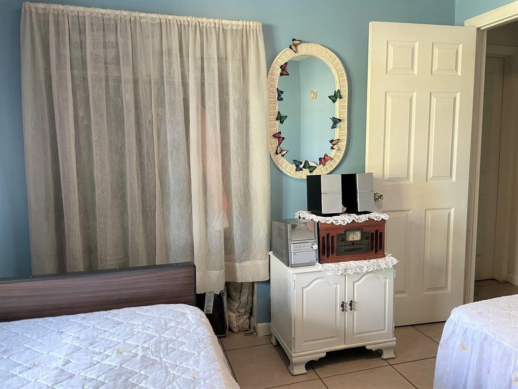 TROPICAL HEIGHTS - Residential