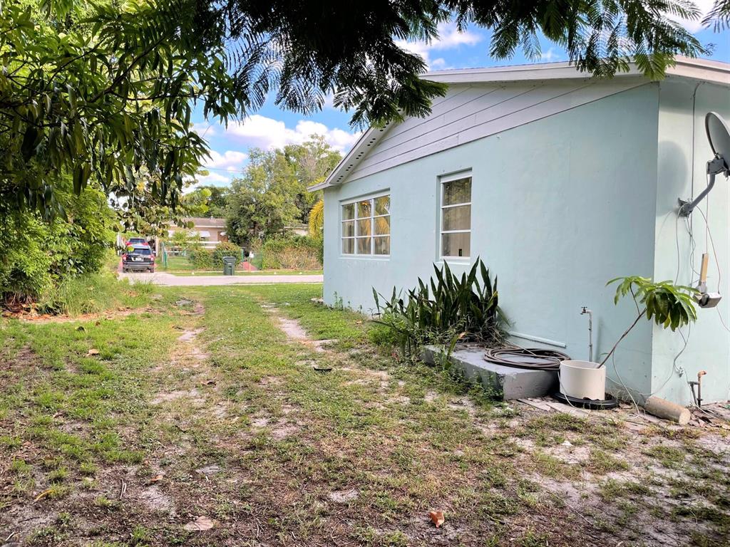 TROPICAL HEIGHTS - Residential