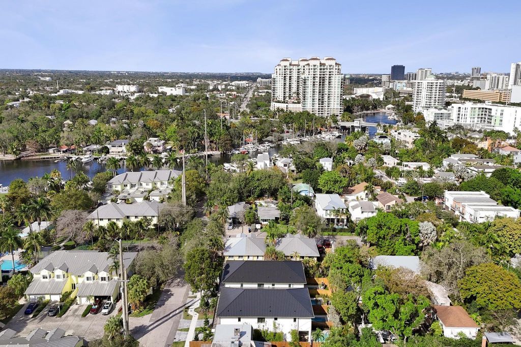 Photo of 604 SW 7th Avenue, Fort Lauderdale, FL 33315 (MLS # F10549877)