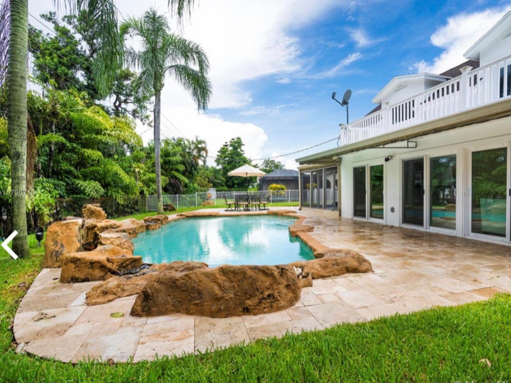 Photo of 1000 SW 19th Street, Boca Raton, FL 33486 (MLS # B26066743)