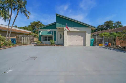 626 NW 7th Court, Boynton Beach, FL MLS: R11071618
