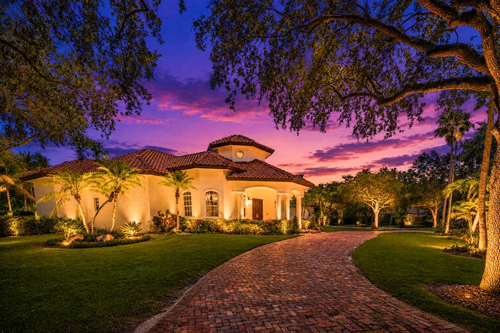Photo of 4051 E RIDGEVIEW Drive, Davie, FL 33330 (MLS # B26061199)