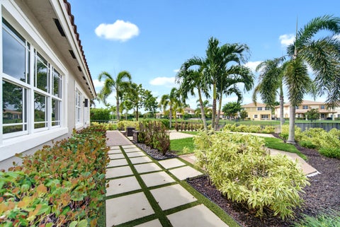 Tiny photo for 8561 LAKESIDE Bend, Parkland, FL 33076 (MLS # B26069265)