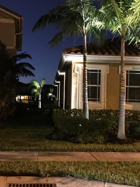 Tiny photo for 8561 LAKESIDE Bend, Parkland, FL 33076 (MLS # B26069265)
