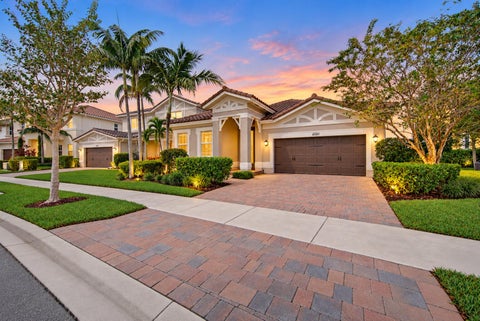 Tiny photo for 8561 LAKESIDE Bend, Parkland, FL 33076 (MLS # B26069265)