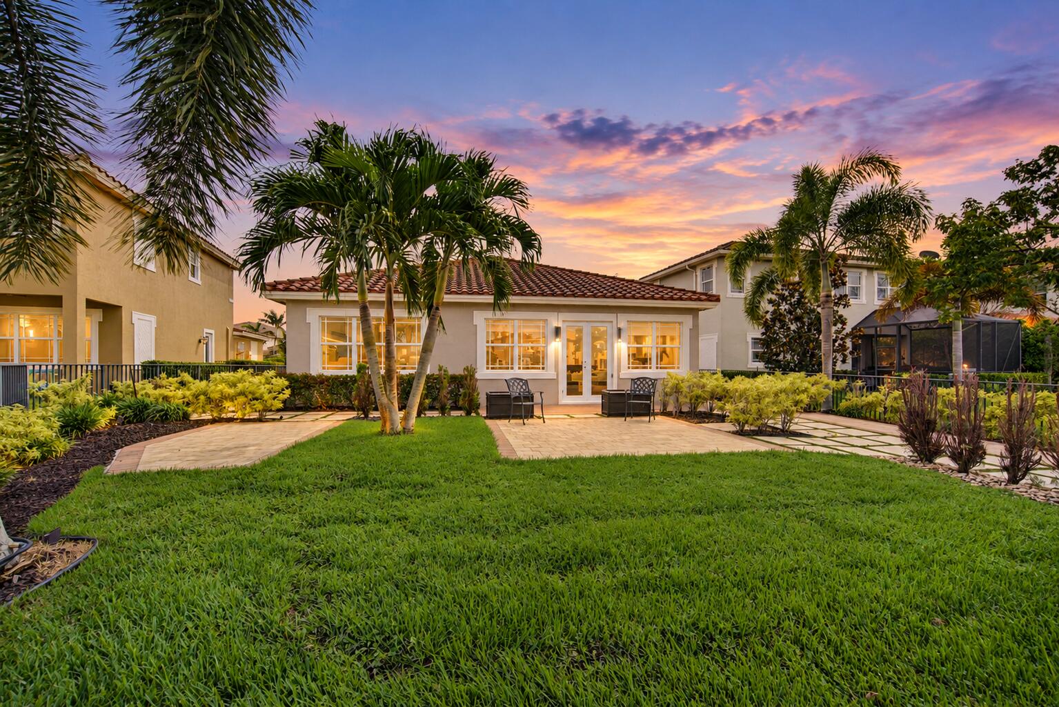 8561 LAKESIDE Bend