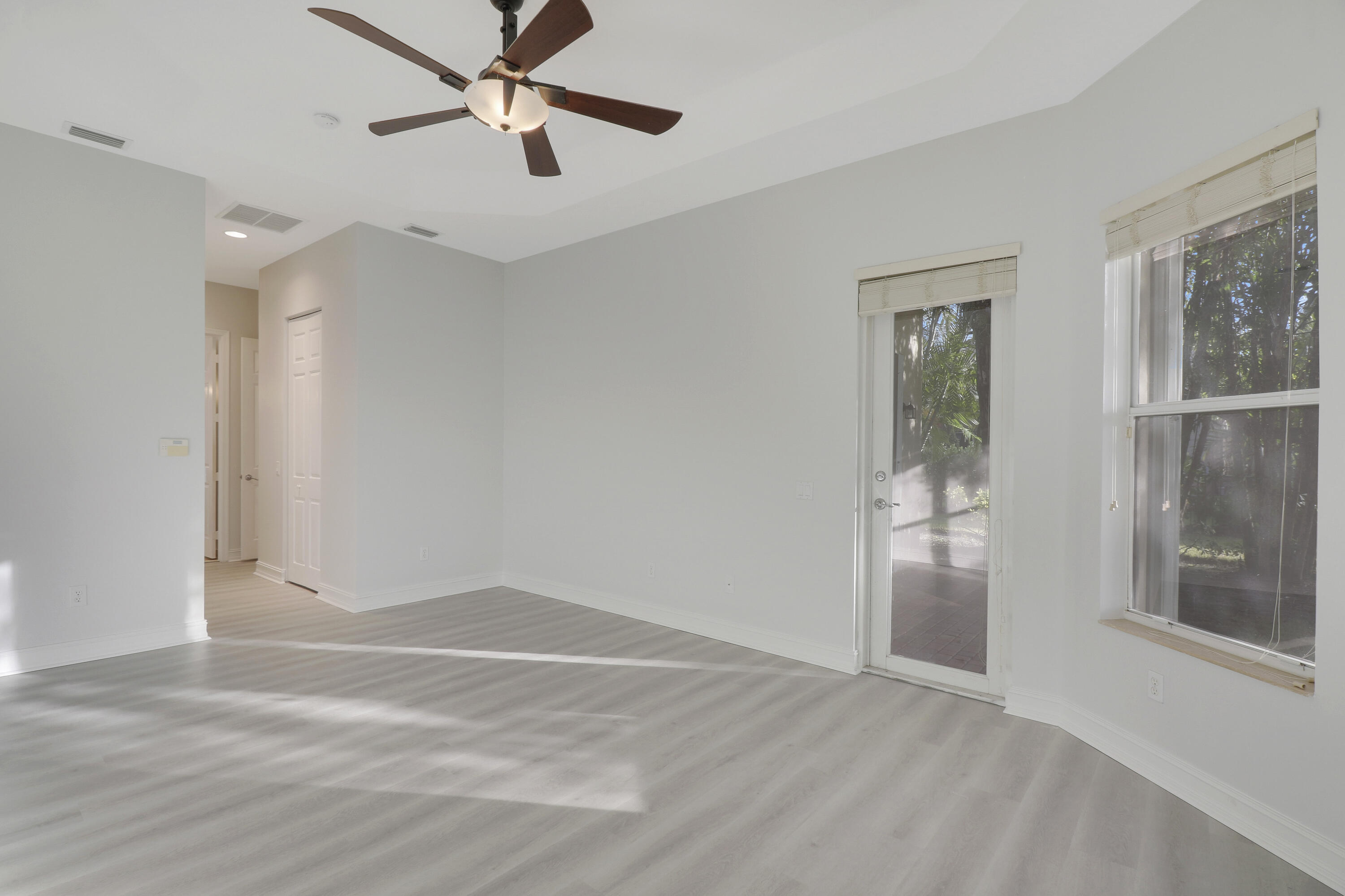 CANYON ISLES 1 - Residential Lease