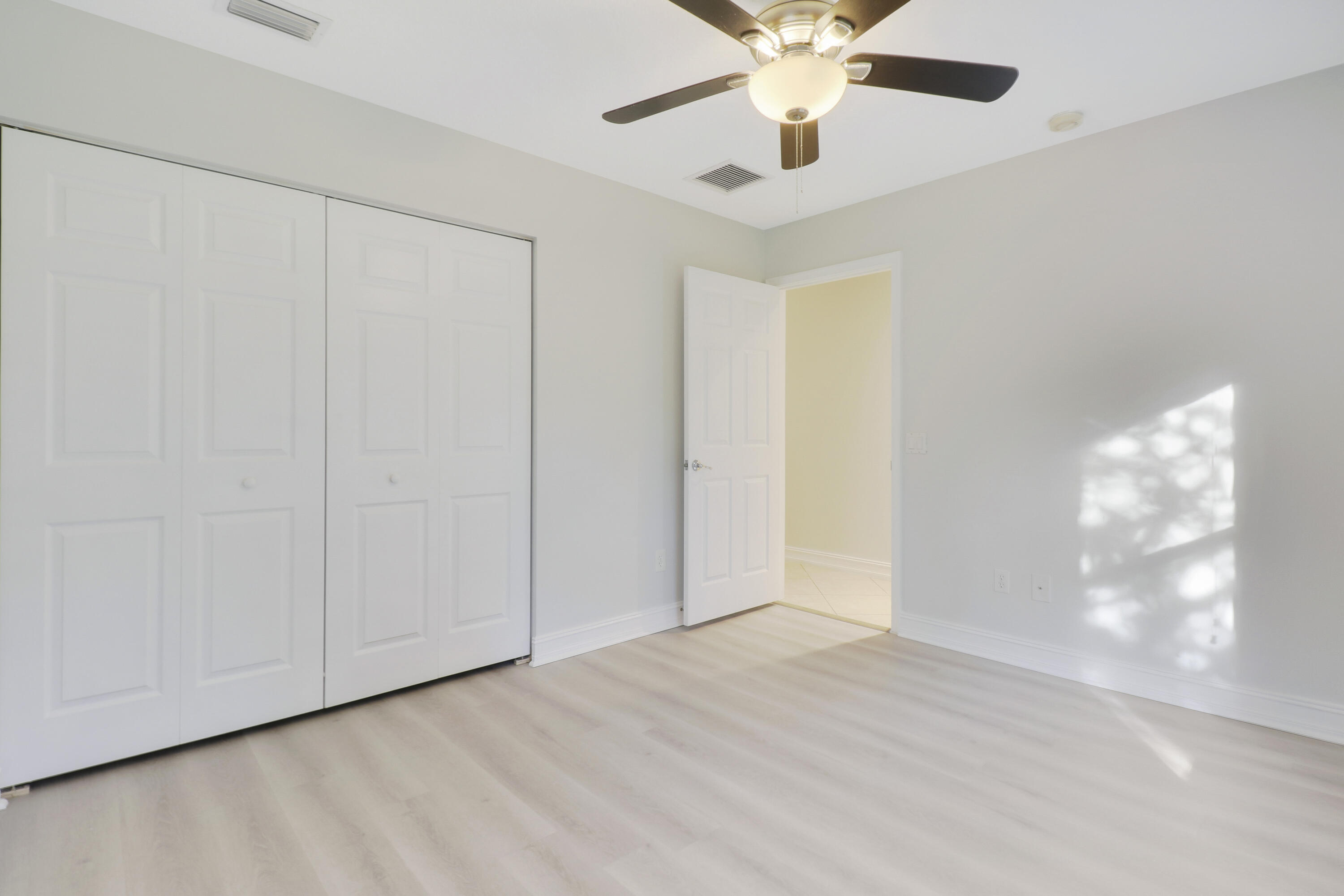 CANYON ISLES 1 - Residential Lease